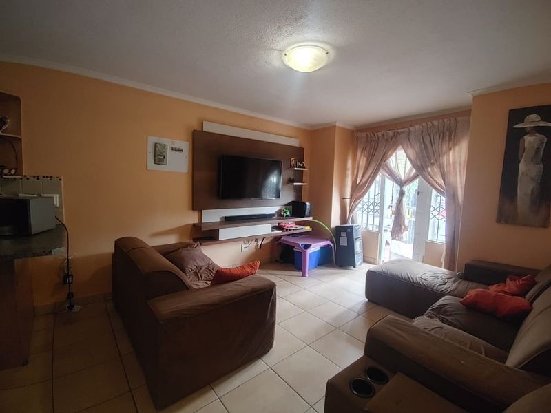 Spacious 2 Bedroom Apartment with Full Bathroom and Patio - Photo 6