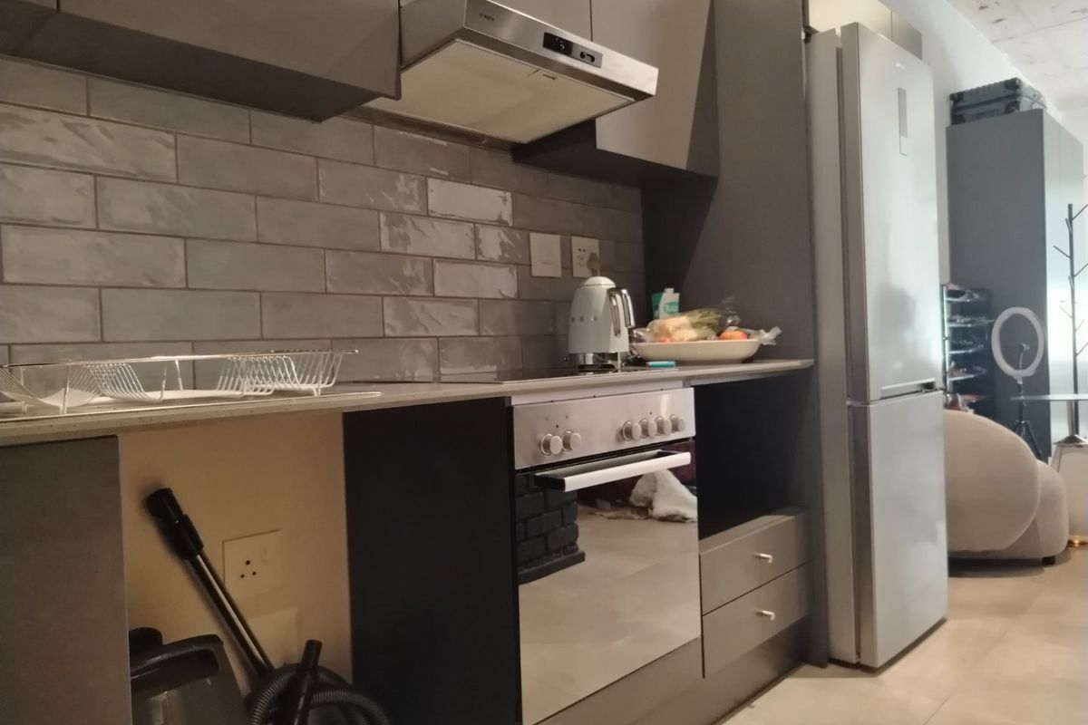 Prime Turnkey Investment: Fully Furnished Executive Studio in Black Brick Sandton 1 | R960k - Photo 3