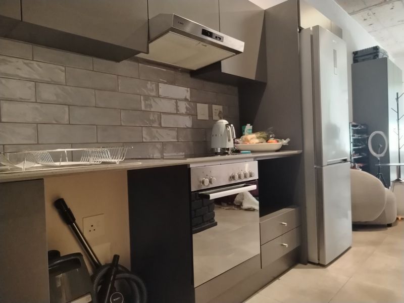Prime Turnkey Investment: Fully Furnished Executive Studio in Black Brick Sandton 1 | R960k - Photo 3