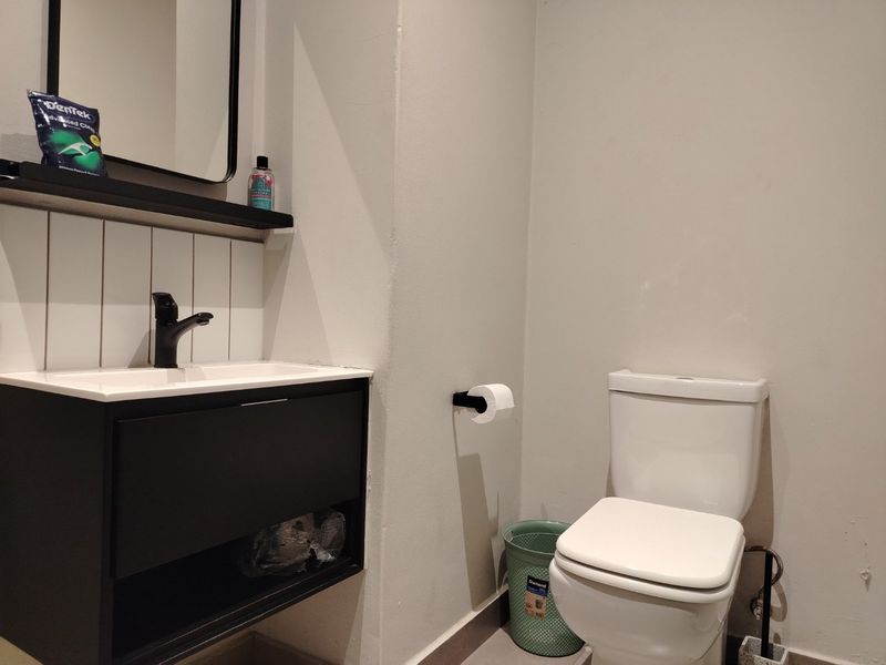 Prime Turnkey Investment: Fully Furnished Executive Studio in Black Brick Sandton 1 | R960k - Photo 10