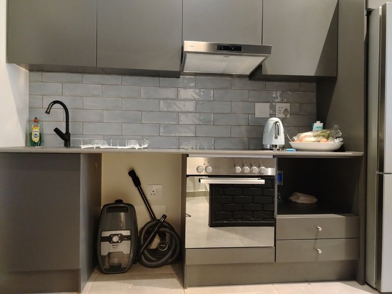 Prime Turnkey Investment: Fully Furnished Executive Studio in Black Brick Sandton 1 | R960k - Photo 1