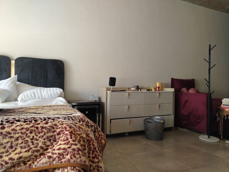 Prime Turnkey Investment: Fully Furnished Executive Studio in Black Brick Sandton 1 | R960k - Photo 8