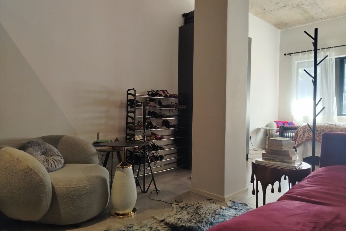 Prime Turnkey Investment: Fully Furnished Executive Studio in Black Brick Sandton 1 | R960k - Photo 5