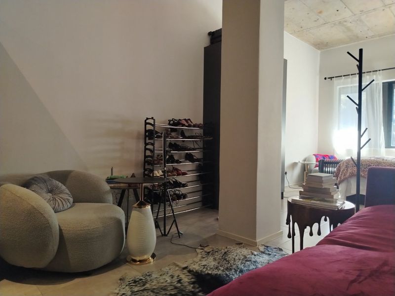 Prime Turnkey Investment: Fully Furnished Executive Studio in Black Brick Sandton 1 | R960k - Photo 5