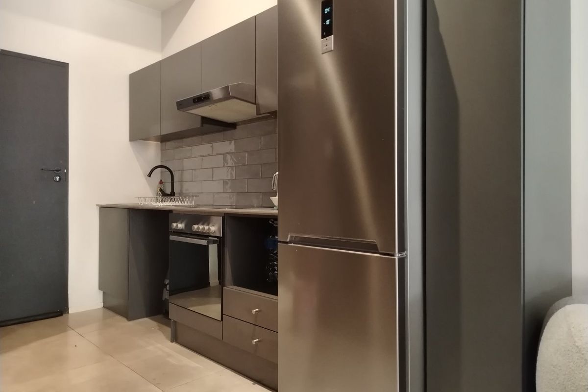 Prime Turnkey Investment: Fully Furnished Executive Studio in Black Brick Sandton 1 | R960k - Photo 2