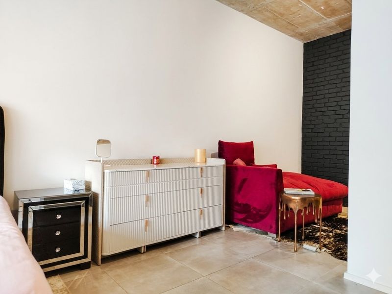 Prime Turnkey Investment: Fully Furnished Executive Studio in Black Brick Sandton 1 | R960k - Photo 8