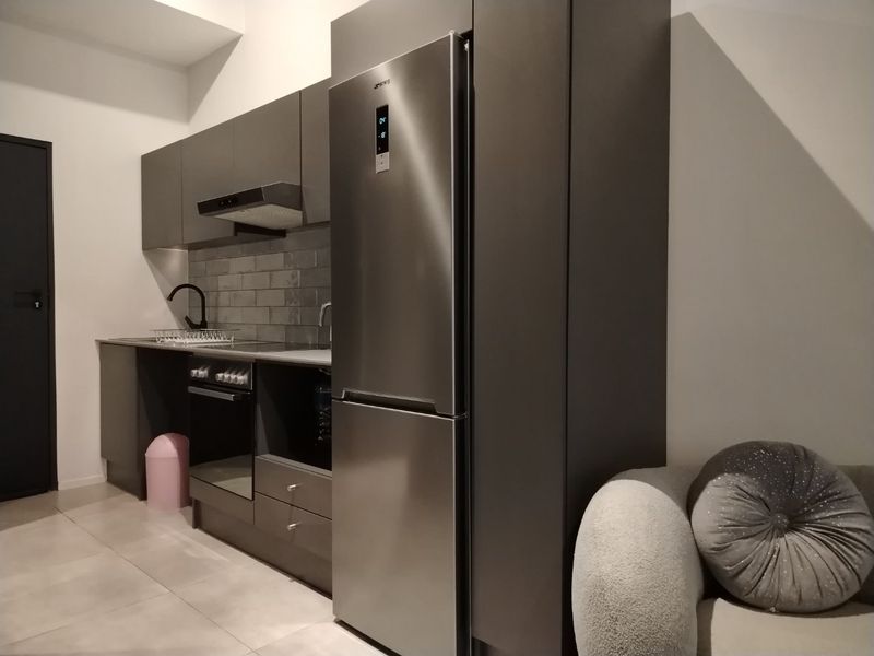 Prime Turnkey Investment: Fully Furnished Executive Studio in Black Brick Sandton 1 | R960k - Photo 3