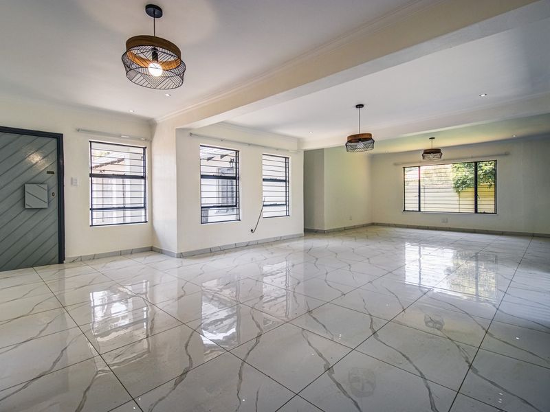 Setting the benchmark - this home is an absolute family haven in a prime location. - Photo 2