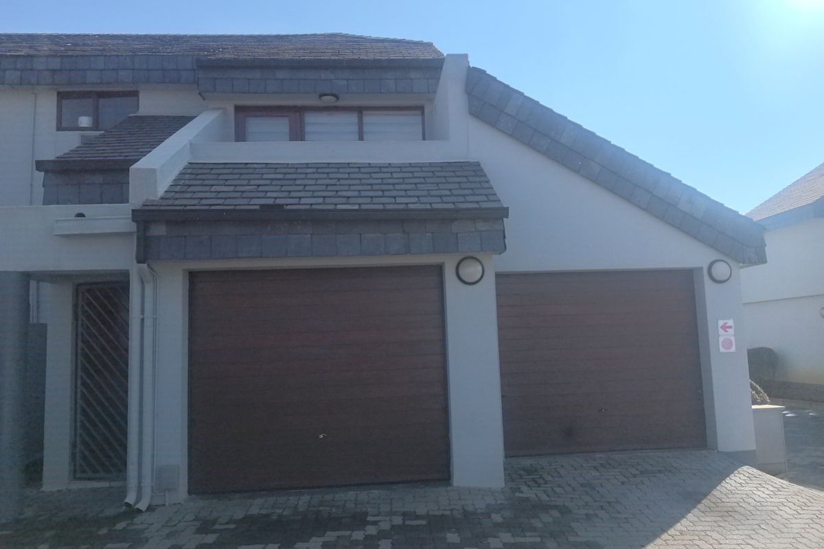 **Modern Ground-Floor 3-Bedroom Apartment To Let in Secure Lakefield Estate** - Photo 2