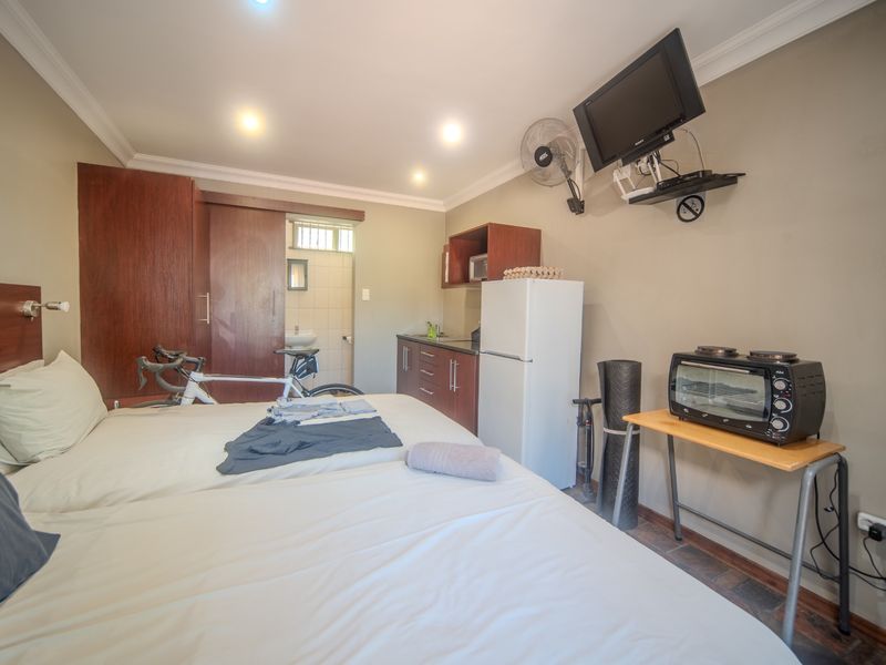 Prime Contractors Accommodation or Guesthouse with Endless Potential in Standerton  - Photo 3