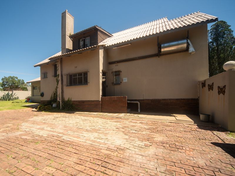 Prime Contractors Accommodation or Guesthouse with Endless Potential in Standerton  - Photo 9