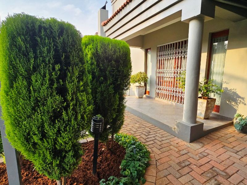 Elegant Full-Title Townhouse in Secure Complex – Doringkruin, Klerksdorp - Photo 3