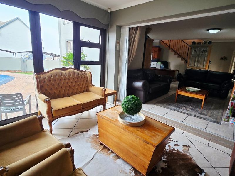 Elegant Full-Title Townhouse in Secure Complex – Doringkruin, Klerksdorp - Photo 9