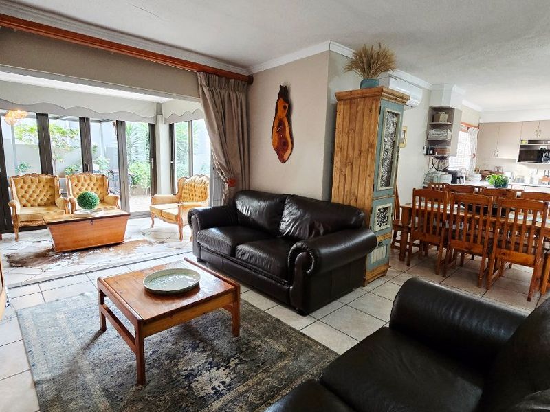 Elegant Full-Title Townhouse in Secure Complex – Doringkruin, Klerksdorp - Photo 8
