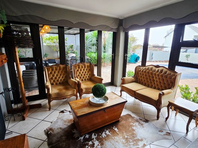 Elegant Full-Title Townhouse in Secure Complex – Doringkruin, Klerksdorp - Photo 7