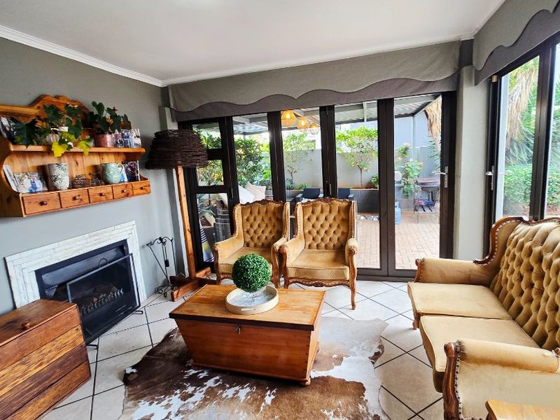 Elegant Full-Title Townhouse in Secure Complex – Doringkruin, Klerksdorp - Photo 6