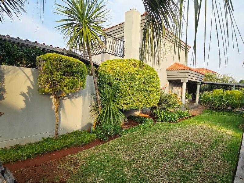 Elegant Full-Title Townhouse in Secure Complex – Doringkruin, Klerksdorp - Photo 1