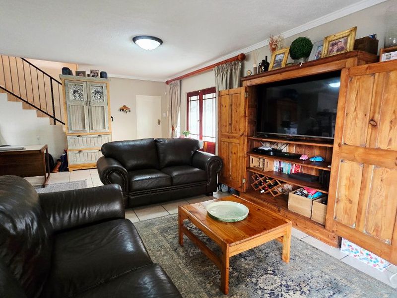 Elegant Full-Title Townhouse in Secure Complex – Doringkruin, Klerksdorp - Photo 5