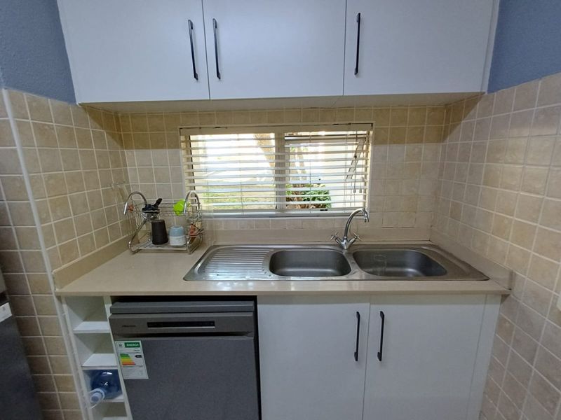 Ground floor unit with pretty garden outlook - Photo 9