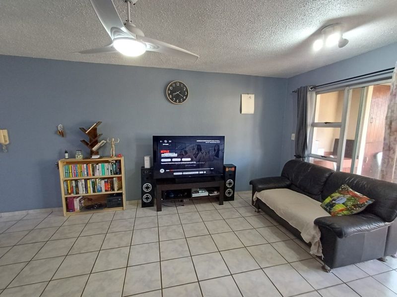 Ground floor unit with pretty garden outlook - Photo 10