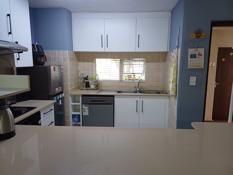 Ground floor unit with pretty garden outlook - Photo 8