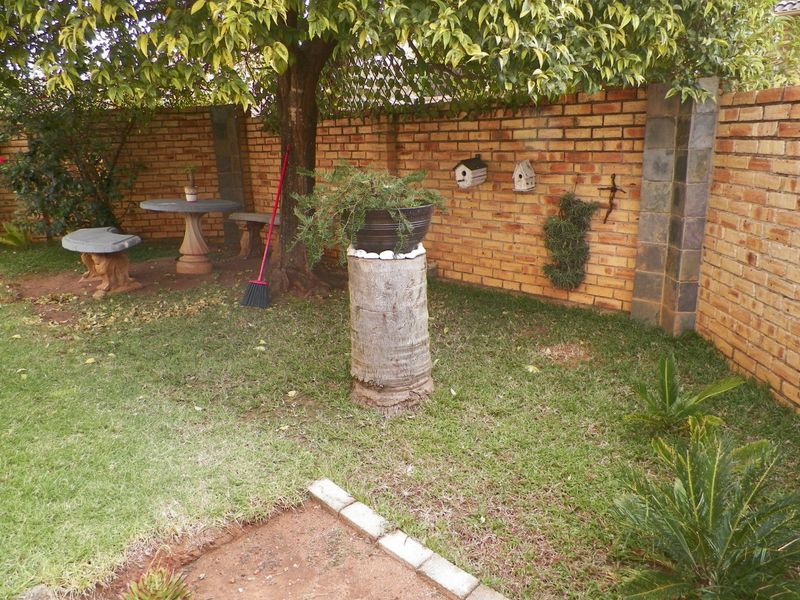 3-Bedroom Free-Standing Townhouse for Sale in Heuwelsig Estate, Centurion - Photo 3