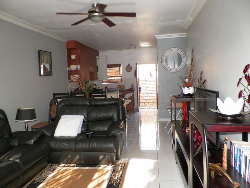 3-Bedroom Free-Standing Townhouse for Sale in Heuwelsig Estate, Centurion - Photo 5