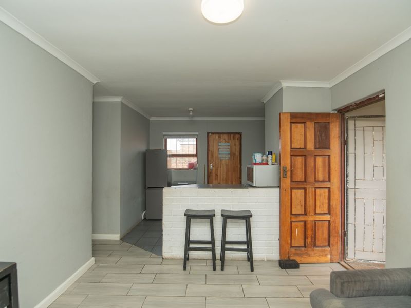 WHAT A STEAL – NEAT & SECURE 3 BEDROOM HOME IN BETHELSDORP! - Photo 8