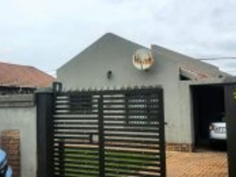 SOSHANGUVE - 3 BEDROOM HOUSE FOR SALE - Photo 1