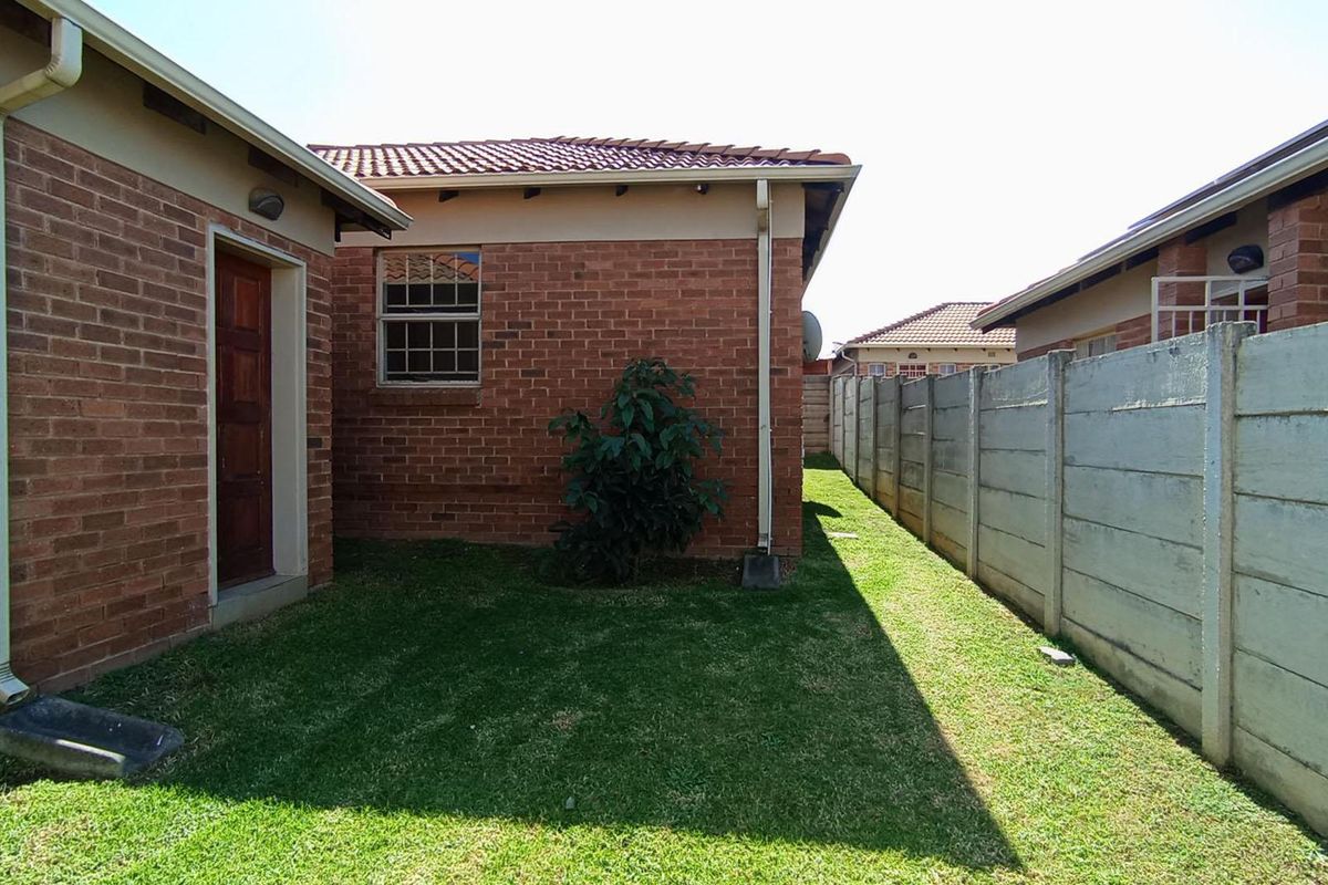 Spacious Family Home with Private Yard - Photo 2