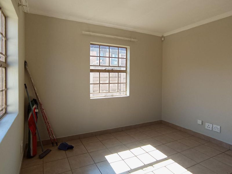 Spacious Family Home with Private Yard - Photo 8