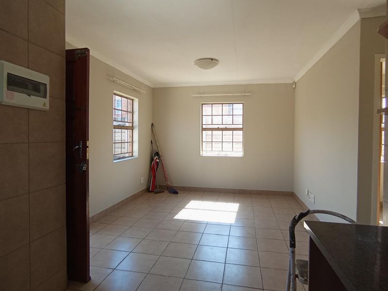 Spacious Family Home with Private Yard - Photo 7