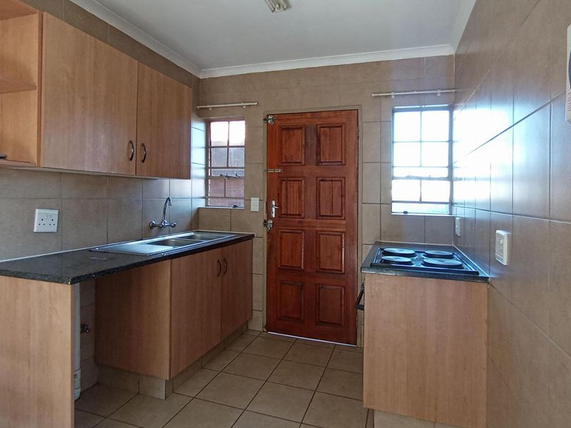 Spacious Family Home with Private Yard - Photo 6