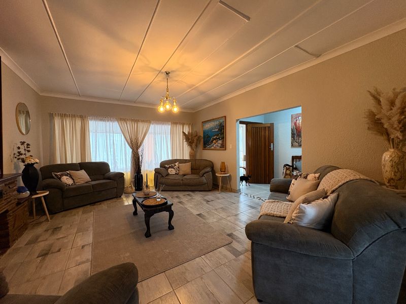 A Home That Ticks Every Box – Modern, Spacious & Full of Potential!  - Photo 5