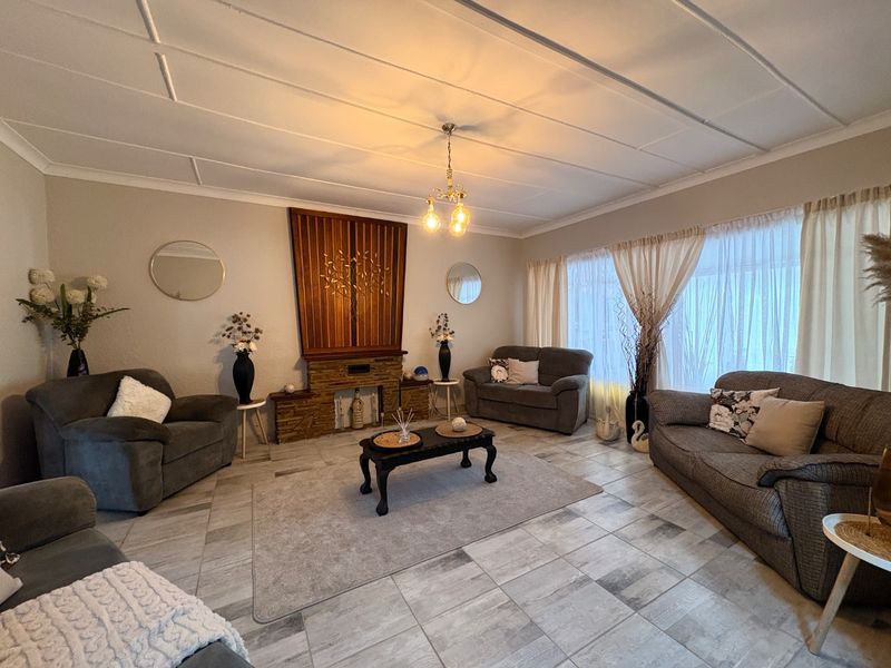 A Home That Ticks Every Box – Modern, Spacious & Full of Potential!  - Photo 4
