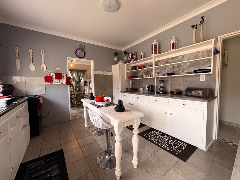 A Home That Ticks Every Box – Modern, Spacious & Full of Potential!  - Photo 8