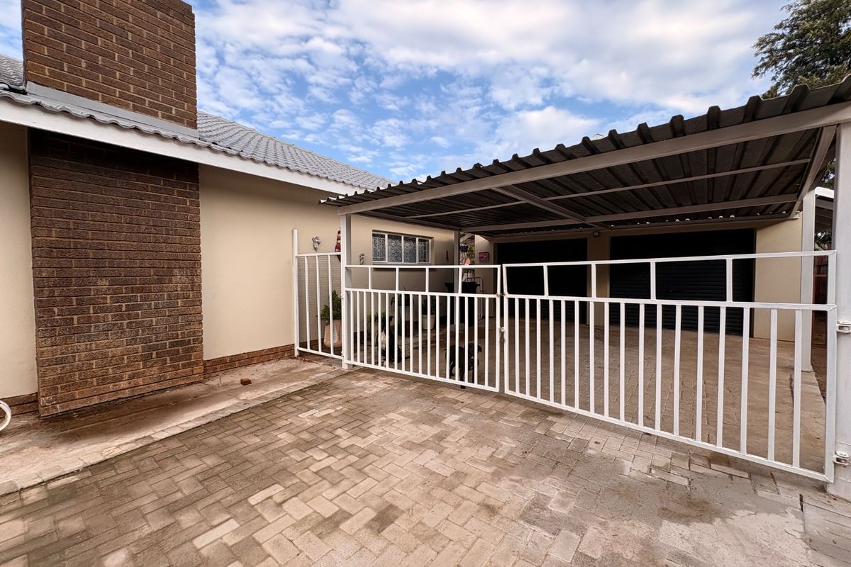 A Home That Ticks Every Box – Modern, Spacious & Full of Potential!  - Photo 2