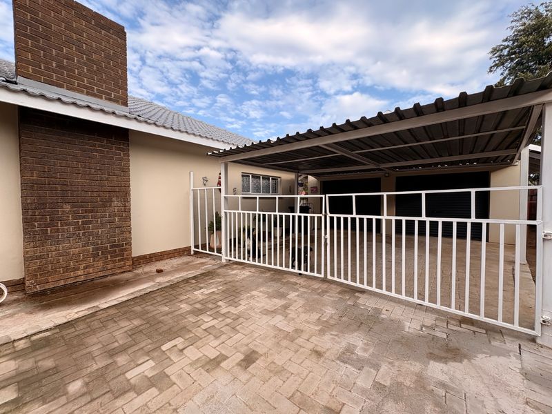 A Home That Ticks Every Box – Modern, Spacious & Full of Potential!  - Photo 2