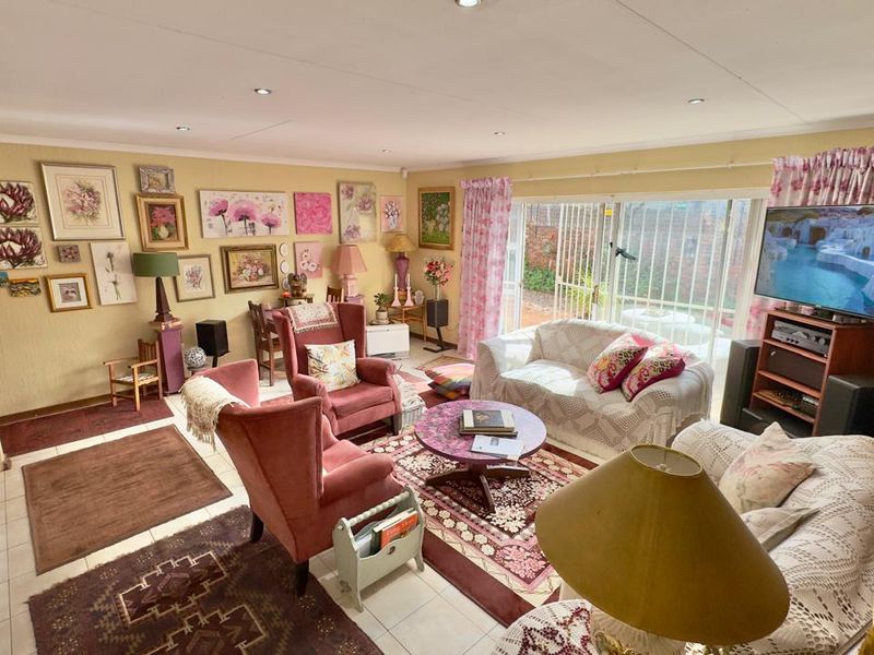 Open Plan Townhouse in Hennopspark Living Ease - Photo 5
