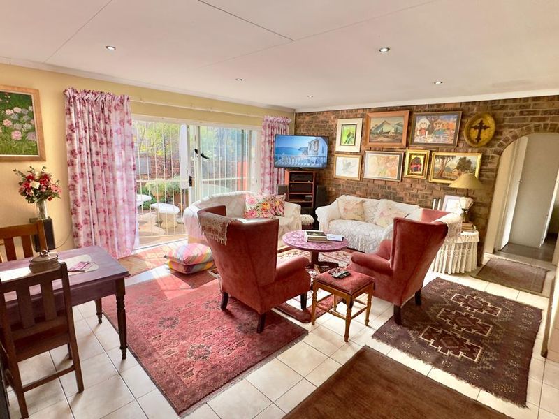 Open Plan Townhouse in Hennopspark Living Ease - Photo 6