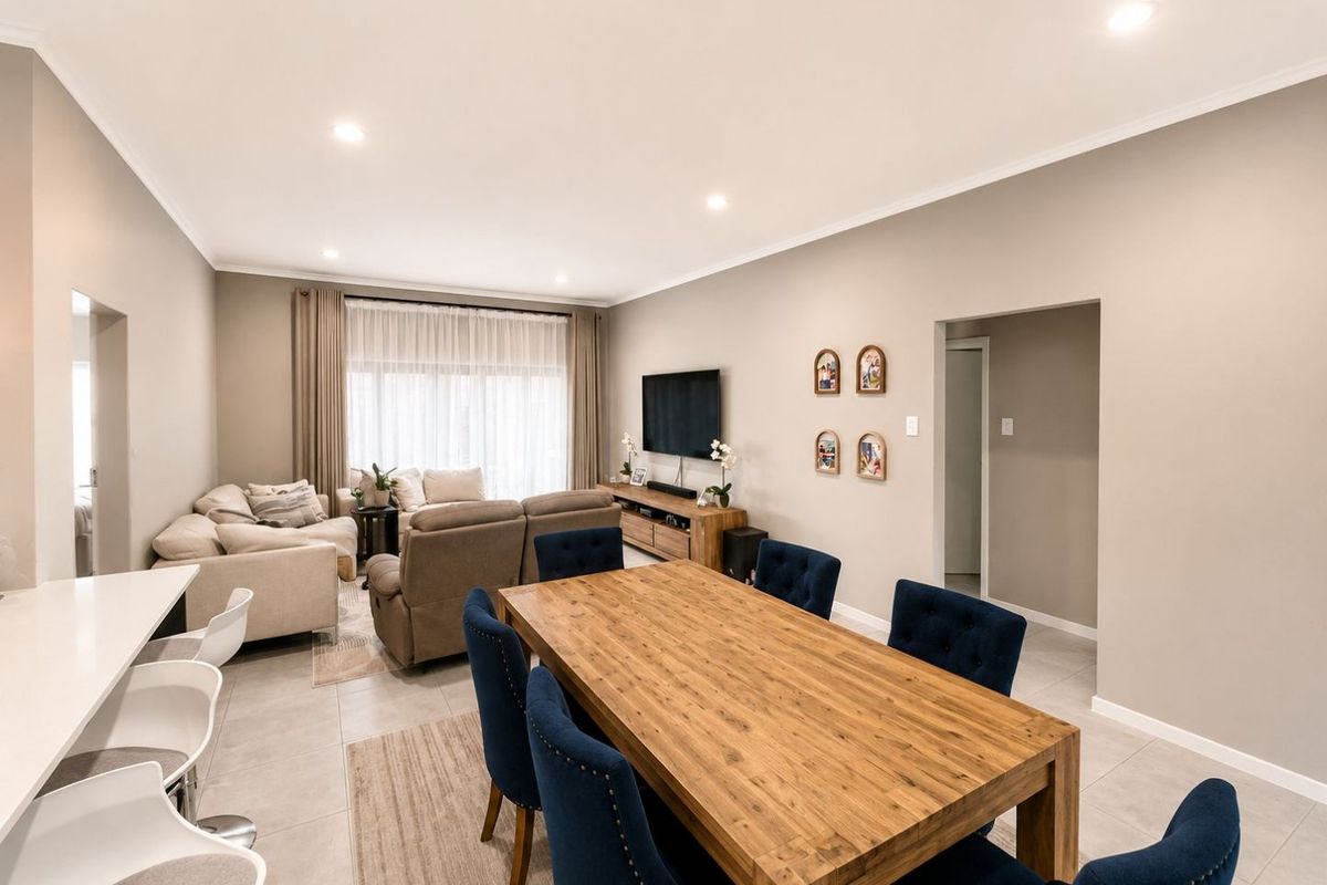 3 bed 2.5 bath house available for sale in Waterfall Manor - Photo 5
