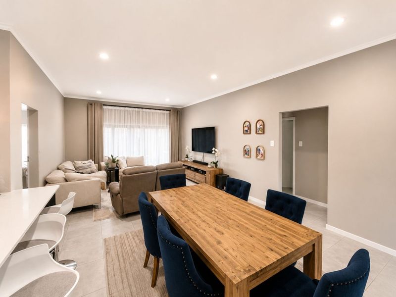 3 bed 2.5 bath house available for sale in Waterfall Manor - Photo 5