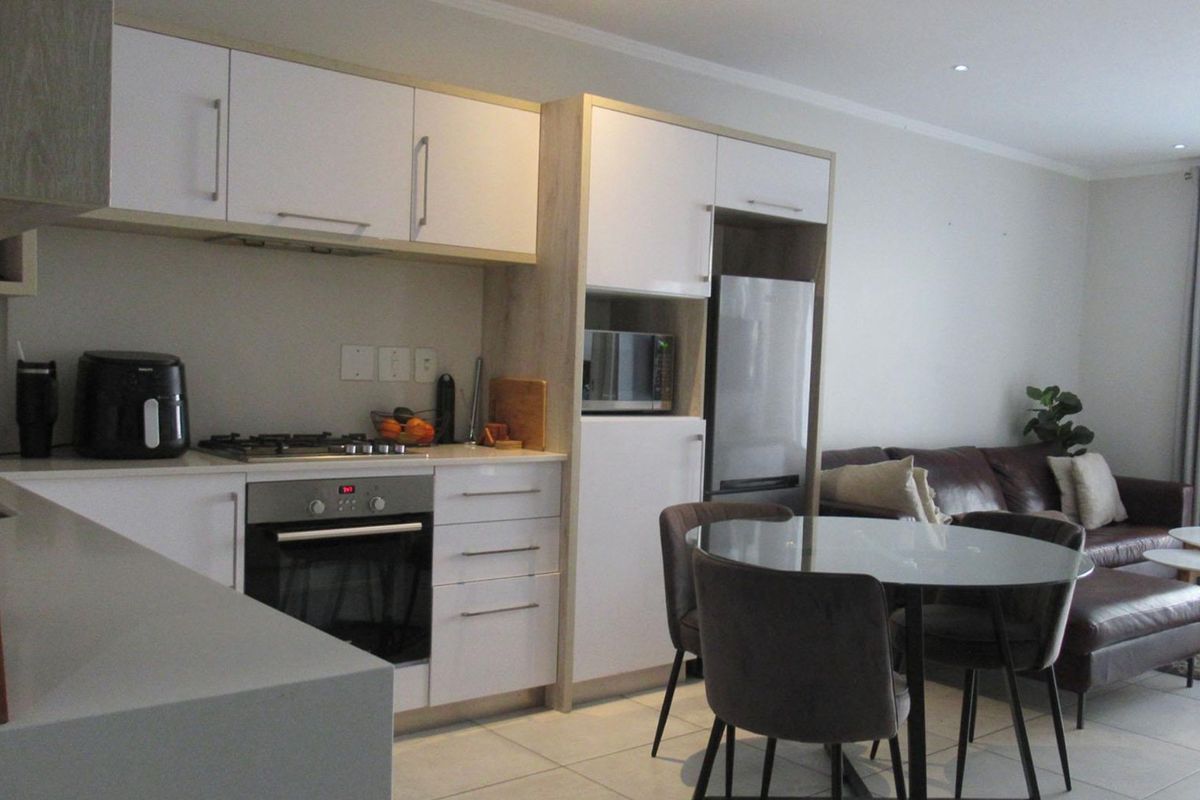 2 Bedroom apartment  For Sale in Bryanston - Photo 2