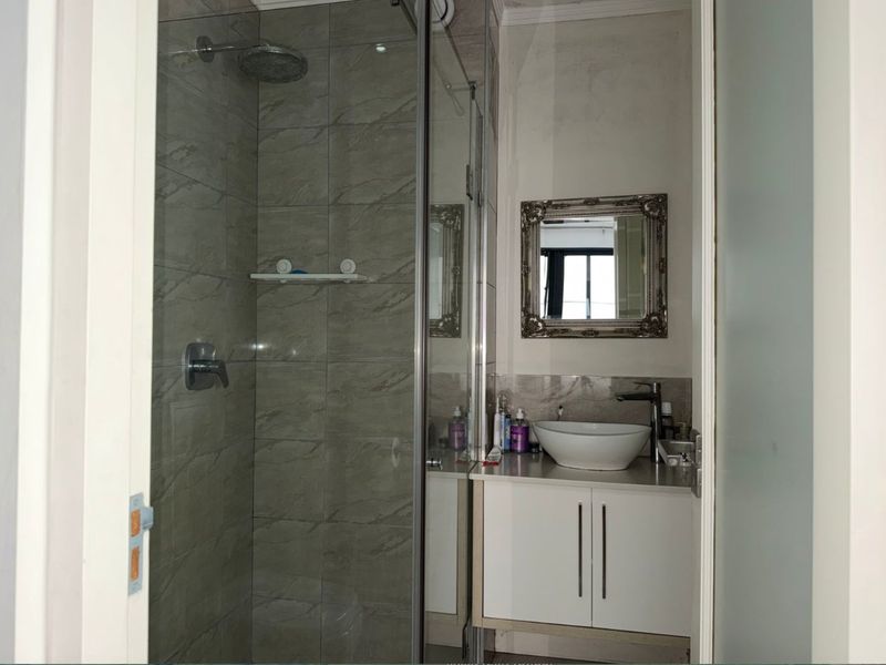 2 Bedroom apartment  For Sale in Bryanston - Photo 6