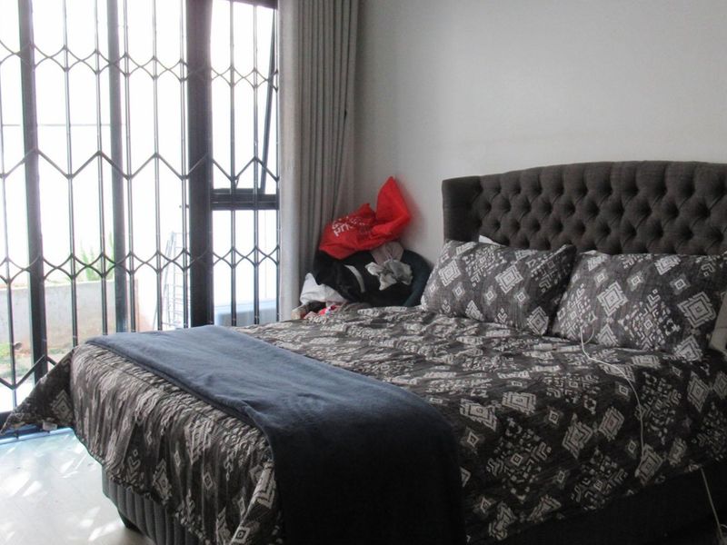 2 Bedroom apartment  For Sale in Bryanston - Photo 7