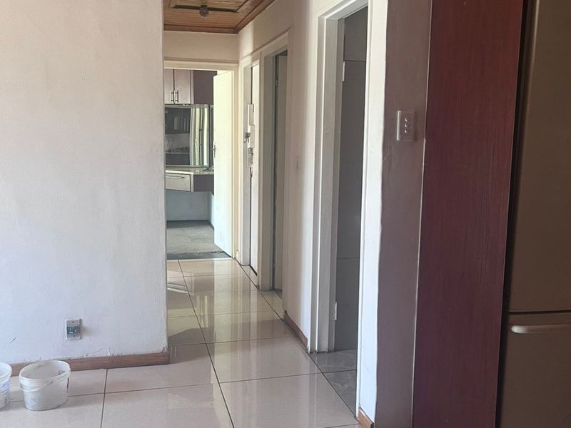 2 Bedroom House for Sale in Westridge  - Photo 3