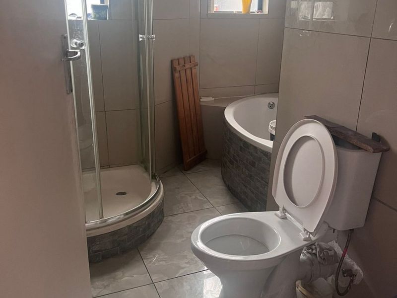 2 Bedroom House for Sale in Westridge  - Photo 9