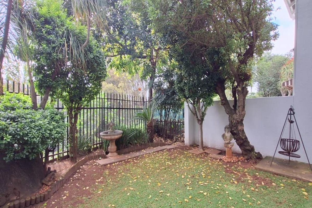 2 Bedroom House for Sale in Bedfordview - Photo 2