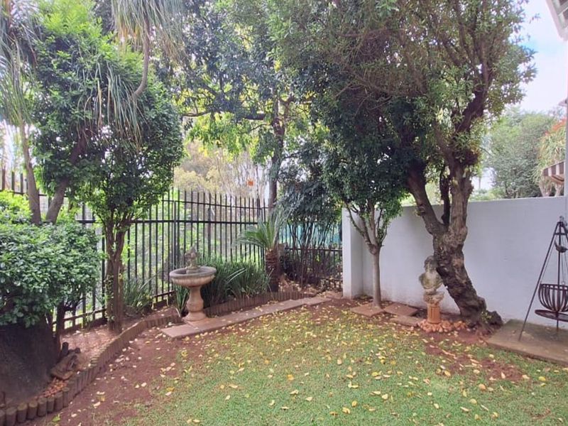 2 Bedroom House for Sale in Bedfordview - Photo 2