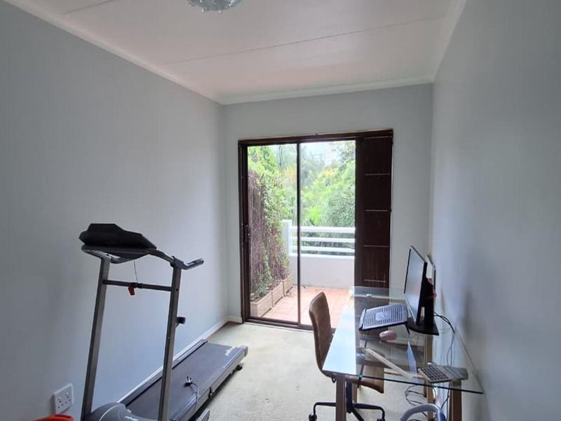 2 Bedroom House for Sale in Bedfordview - Photo 6